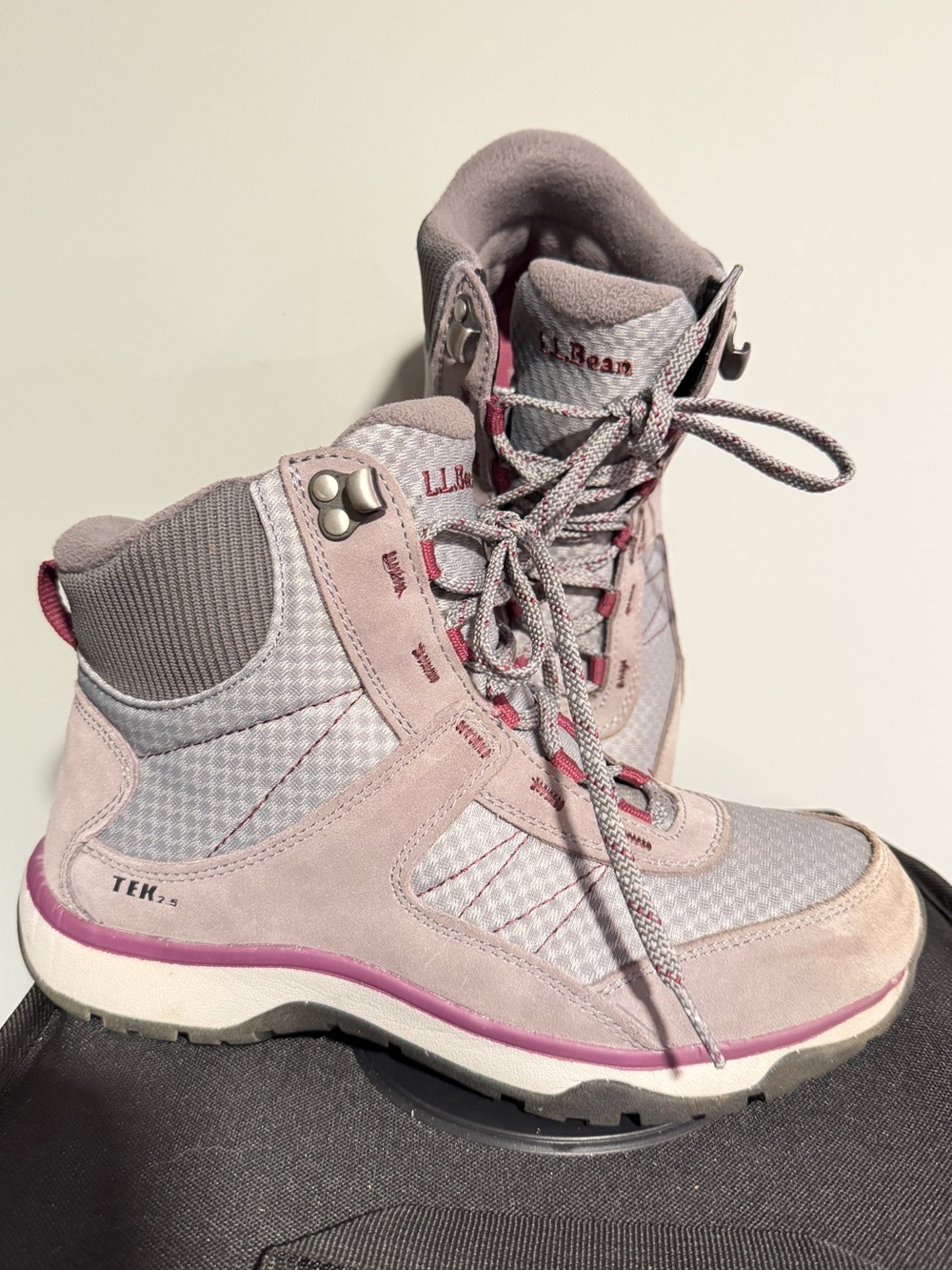 Pre-owned Women's Gray Suede Mesh Lace-Up Snow Sneaker 5 Boot, Size 7.5 - Picture 5 of 16
